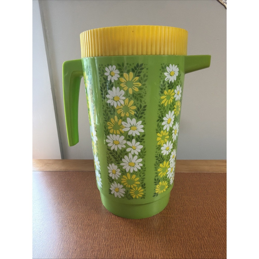 Vintage Alladinware Plastic Graphic Pitcher 2.25 QT Groovy Yellow Flowers Dais